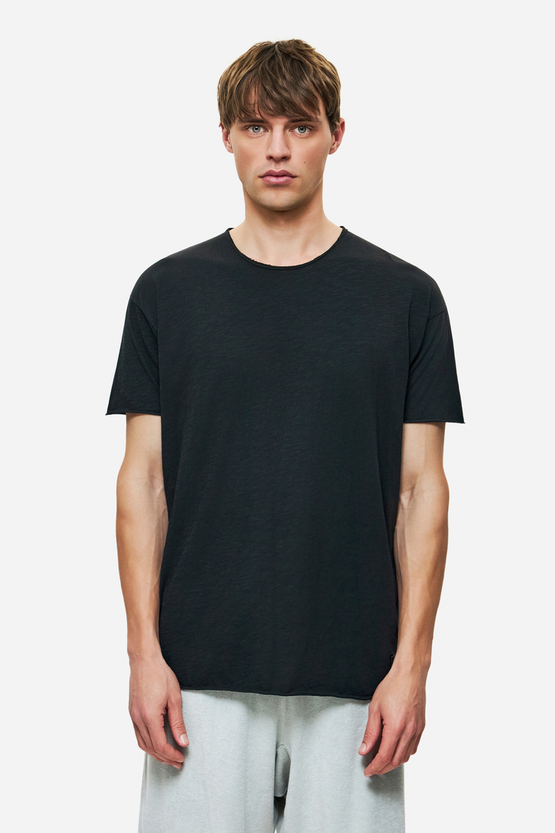 Men REGULAT FIT T-SHIRT - BLACK