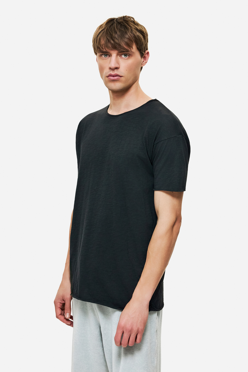 Men REGULAT FIT T-SHIRT - BLACK